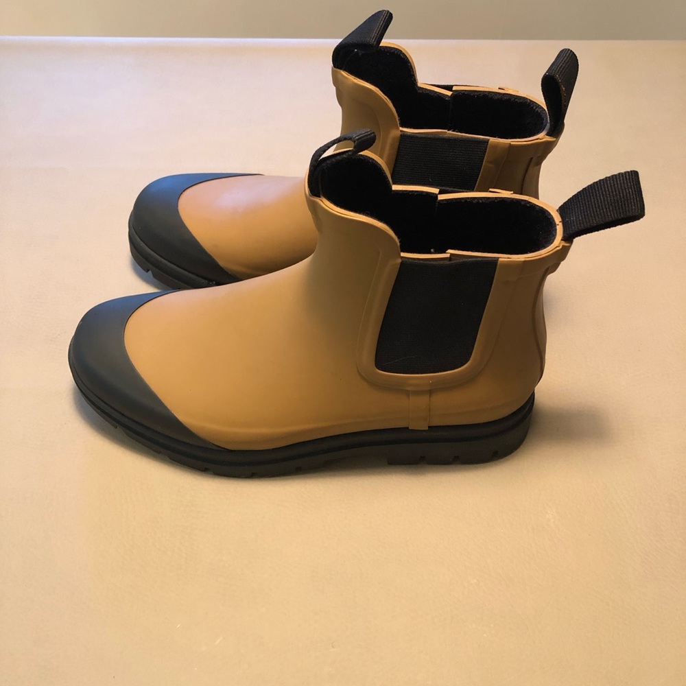 Everlane Chelsea Rain Boot